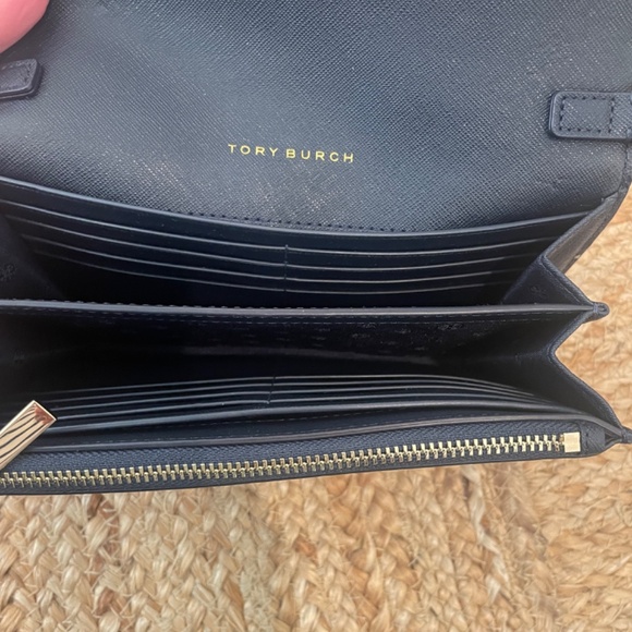 TORY BURCH *NWOT* Emerson Chain Wallet Crossbody Bag in Navy with gold hardware - Picture 3 of 13